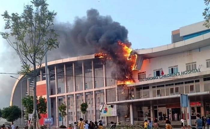 Cháy Bệnh viện Nhi Hải Dương, hàng trăm người nhà, bệnh nhi hoảng loạn